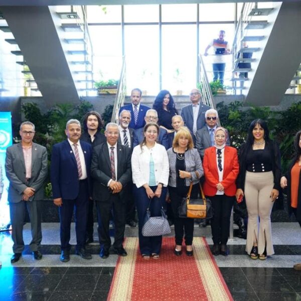 043C1E4A 8150 422C B9A4 14E77F86C0BA 600x600