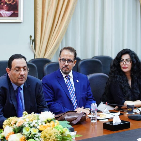 573AD069 B211 414C B3A2 33C61D51F831 600x600