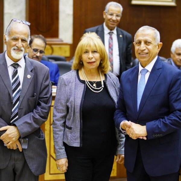 8E0DAA71 7E68 486C 9271 BF5B22EB0DE3 600x600